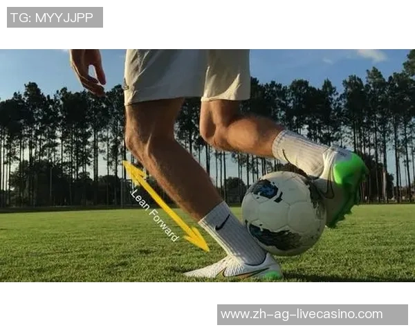 花式足球起球技巧全解析助你轻松掌握炫酷花式动作 花式足球起球技巧全解析助你轻松掌握炫酷花式动作